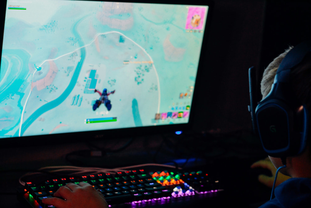 Young kid playing a game of fortnite.